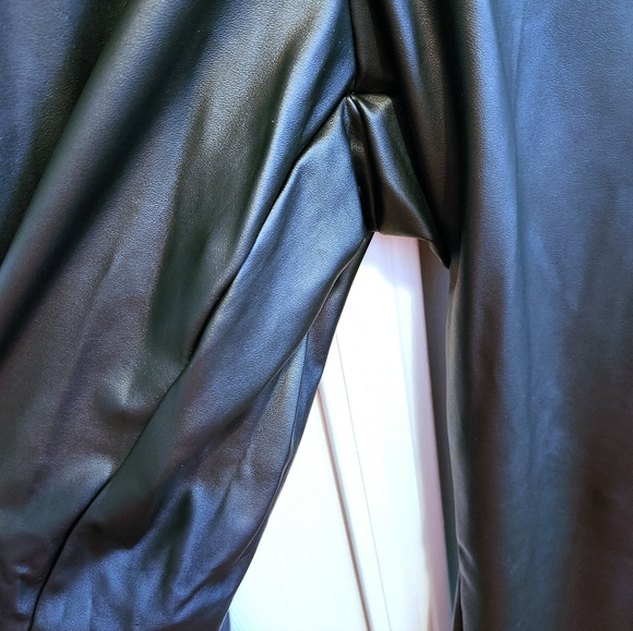 TORRID Full Length Signature Waist Faux Leather Legging Sz 3 - Picture 4 of 8